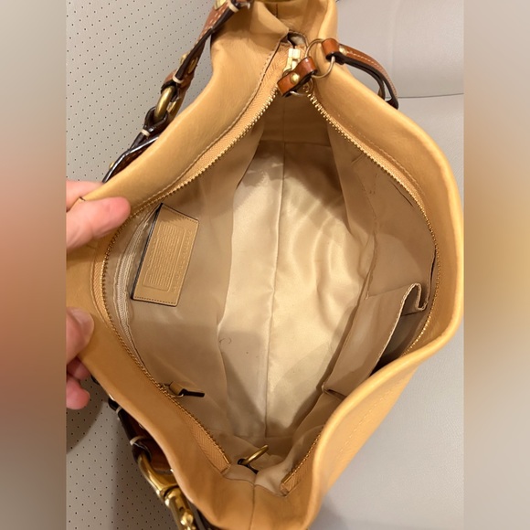 Coach Carly and British Tan Leather Shoulder Bag. 10615 - Picture 5 of 9